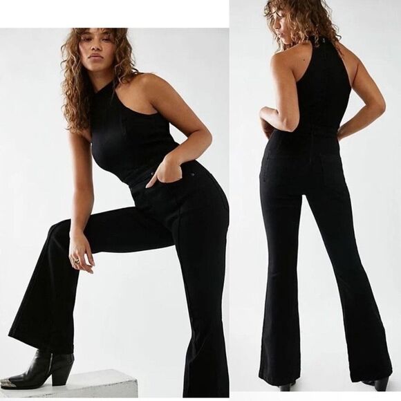 FREE PEOPLE Sz 8 CRVY SYDNEY HALTER DENIM JUMPSUIT BLACK Stretch Bell Bottom M - Picture 1 of 10